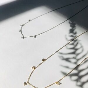 Dainty star necklace in Gold